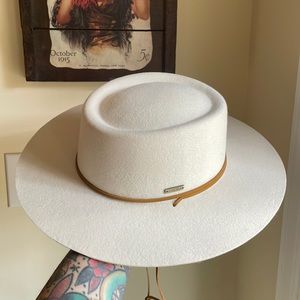 GIGI PIP Wren flat brim hat off white